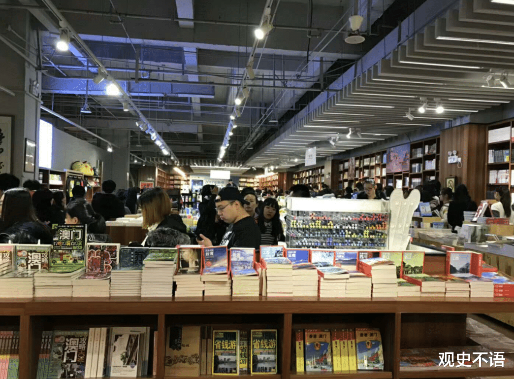 客厅|街头怪象：房租涨价了，实体店关门，街上这些个行业却更多了