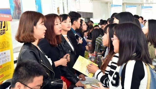 国务院常务会议|你知道“六险二金”吗？新增的“一险一金”，让未来养老更有保障