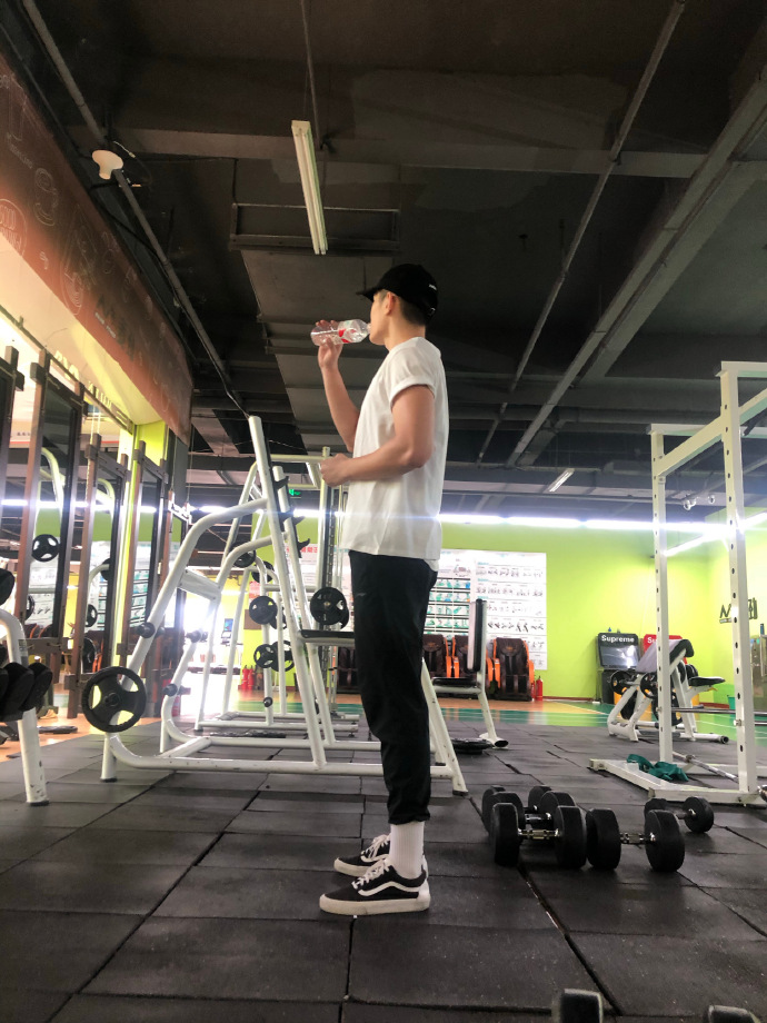 健身圈一哥|33岁的肌肉小狼狗，185cm篮球运动员，满身精肌痞帅味十足！