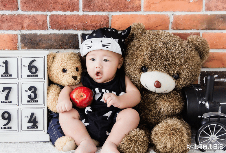 赵又廷|赵又廷女儿“抓周”,手里的东西令全家人无奈,爷爷:偏偏是它