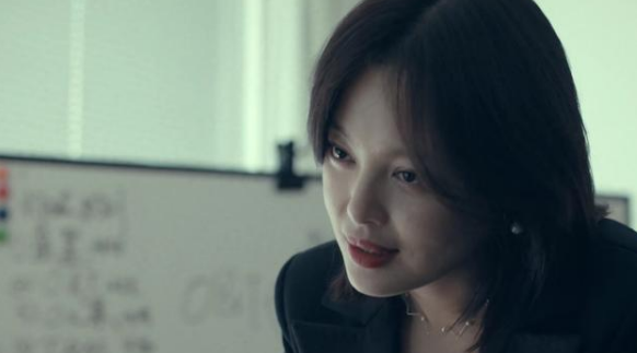 周锐|《输赢》首播后，收视率就直接突破了2，让观众们了解到了职场上的危险