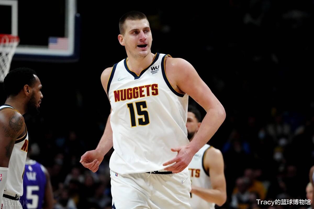 勒布朗·詹姆斯|詹姆斯32+9+8+4+3無緣今日最佳球員？對不起，因?yàn)槟阌龅搅藛痰ぃ?
onload=