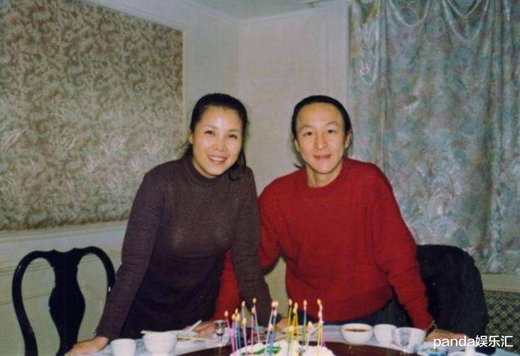 田震|55岁田震隐退7年罕露面，国外生活曝光，皮肤白皙与之前判若两人