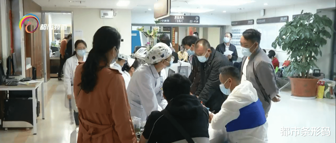 都市条形码 小胃病不要拖 及时检查很重要