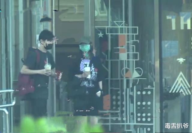 佟丽娅|赵薇老公再陷债务风波？被曝欠款近3亿港元，两人婚姻状况成谜