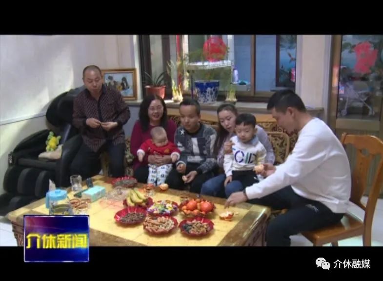 介休贴吧 全国最美家庭——范丽萍家庭：十五年无私抚养残疾弃婴