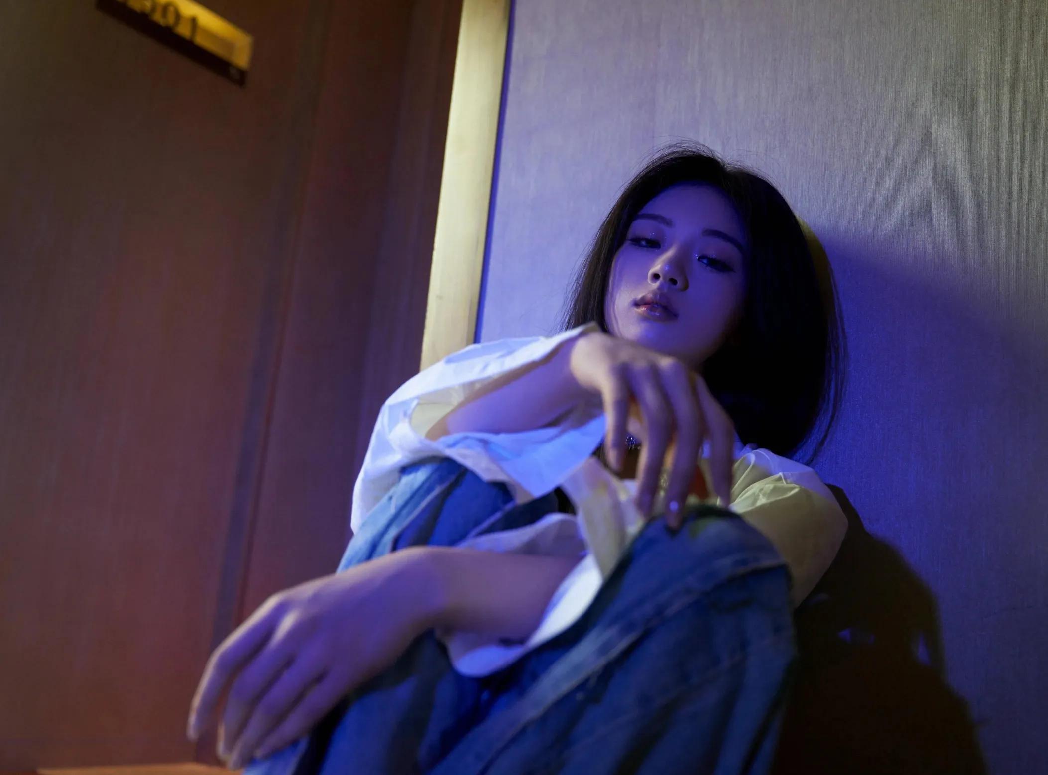 单依纯|歌坛女神单依纯，清风徐来你自盛开，愿你拥有永不失联的爱