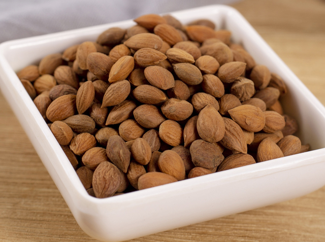 深度养生知识|走近中药,认识一下郁李仁,就是水果“李子”的果核吗?