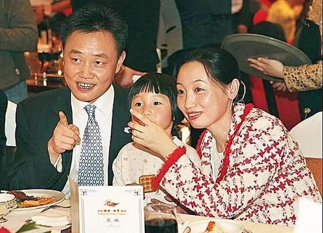 闲云谈 中国首富坐牢14年，留千亿公司，老婆独掌大局，起死回生，凭啥