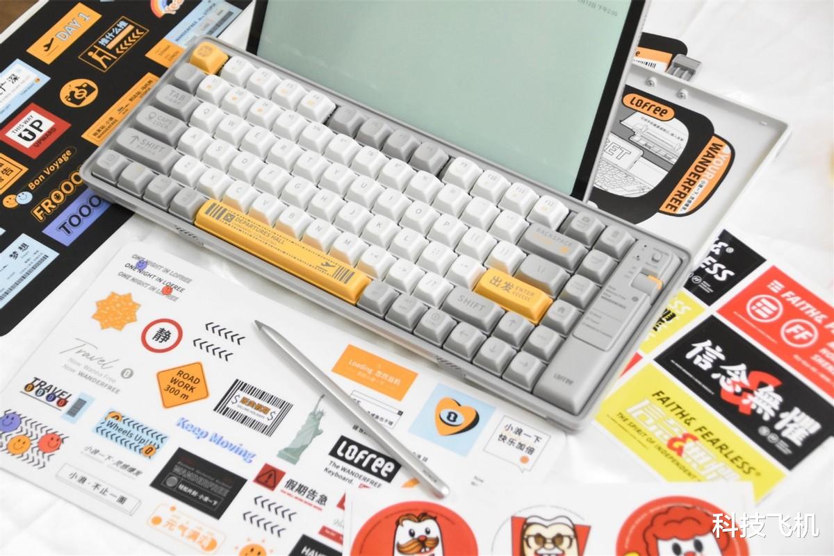 机械键盘|两平方米的快乐，打造特色的办公桌面，Lofree洛斐小浪键盘评测