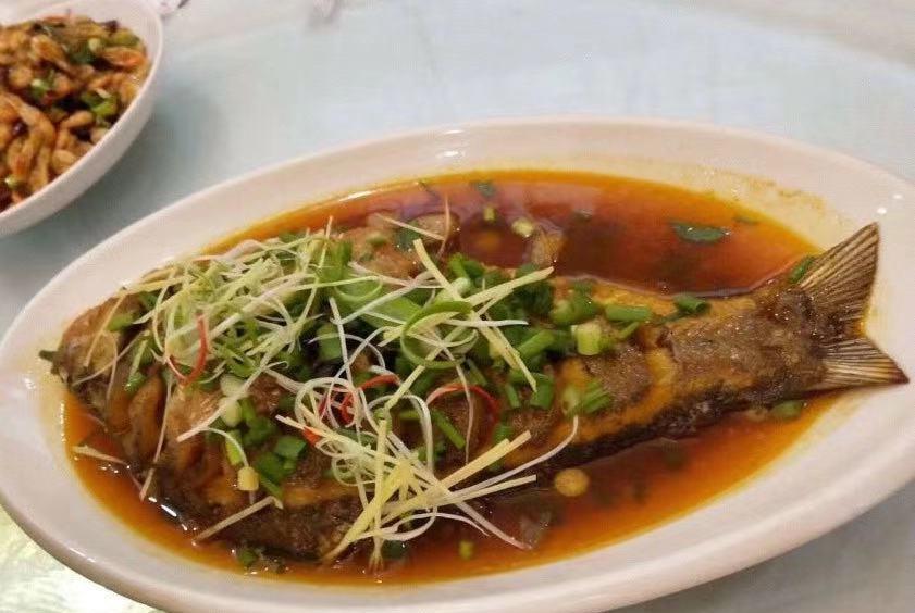 哈儿探店 重庆藏在郊外的一家河鱼馆,每天食客爆棚,开豪车的美女也过来吃