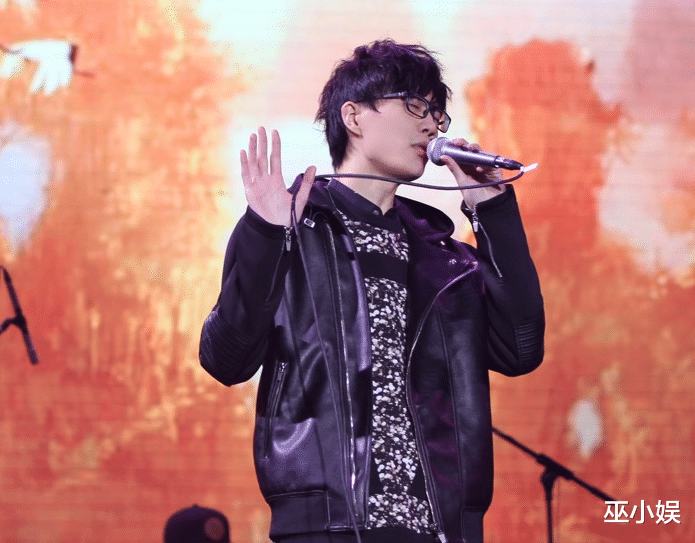 许嵩|歌手许嵩人设崩塌？被爆私生活混乱，睡了粉丝后将其拉黑？