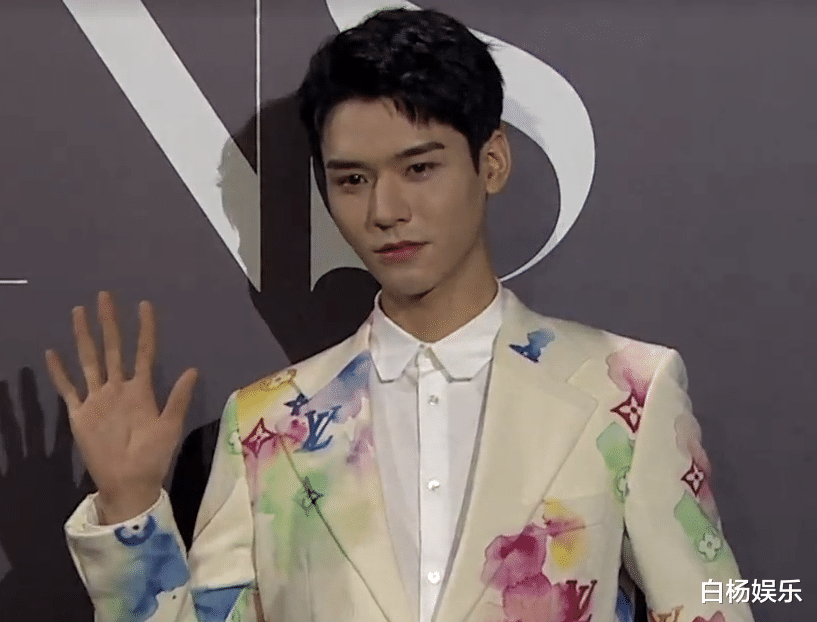 龚俊|芭莎盛典生图火了，李现脸泛油光，白敬亭瘦脱相，但龚俊让人惊艳