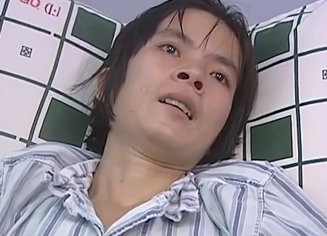 广东女人怀胎12个月未生,肚子大到50公斤,医生检查后说不可思议
