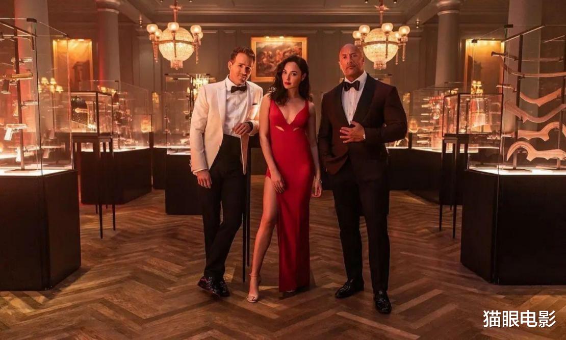 张文慈|36岁盖尔加朵身材好，一袭长裙秀香肩，称神奇女侠片酬仅30万美元