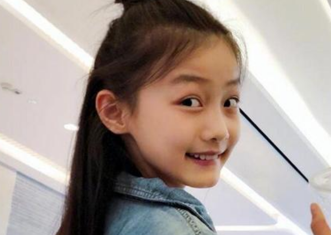 纪姿含|赵薇的“女儿”因长得太好看，被全网禁止整容，如今美到不敢认！