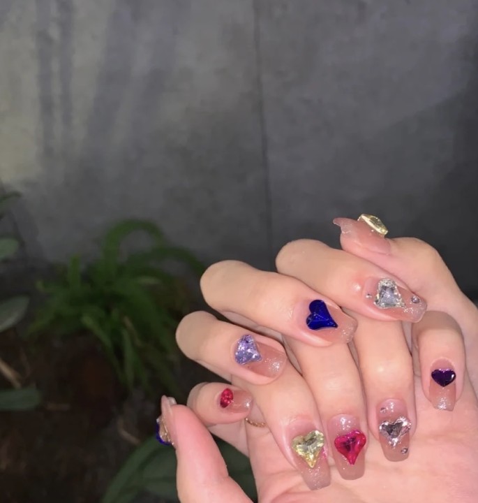 高马尾 作为美甲爱好者，怎么能错过这几款甜辣风美甲？