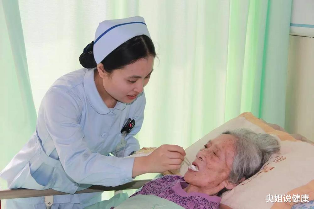 央姐说健康|亲人在去世前会有哪些征兆？四种情况出现时，多花一些时间陪伴吧