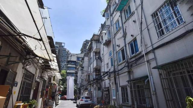 购房置业|第一批“老破小”已经满70年，房子该怎么处理？答案来了