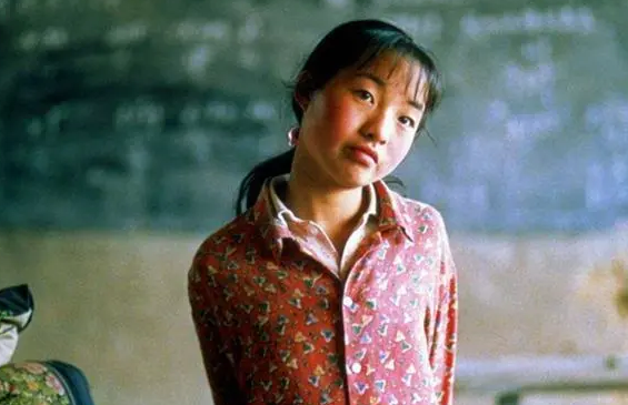 大橙子爆料|13岁喂猪,一夜爆红后却被张艺谋劝退的“最丑谋女郎”魏敏芝,23年后变成了这样