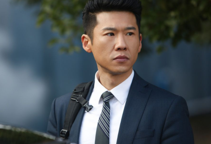 王骁|不炒作、不整容、不“拼妈”，这个星二代演了15年配角，终于火了