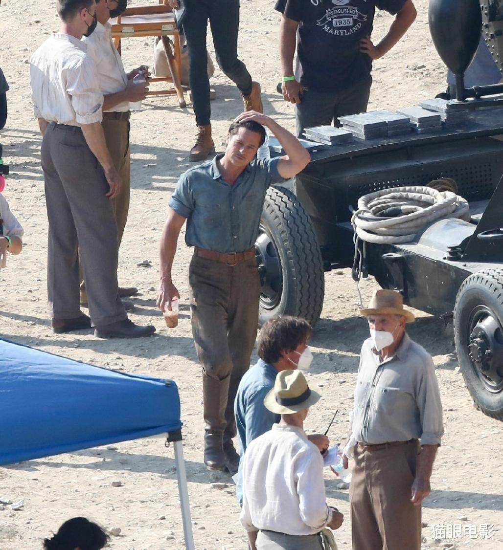 布拉德·皮特|58岁皮特魅力不减！穿衬衣秀大块肌肉，新片与小丑女蜘蛛侠合作