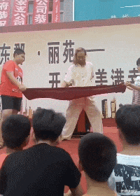 女朋友最近减肥，发过来照片问我哪里胖？网友回复破防了哈哈哈
