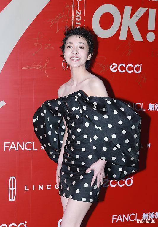 朴敏英|郭采洁这款短发没几人能驾驭，穿白裙美的不真实，笑容明艳太讨喜