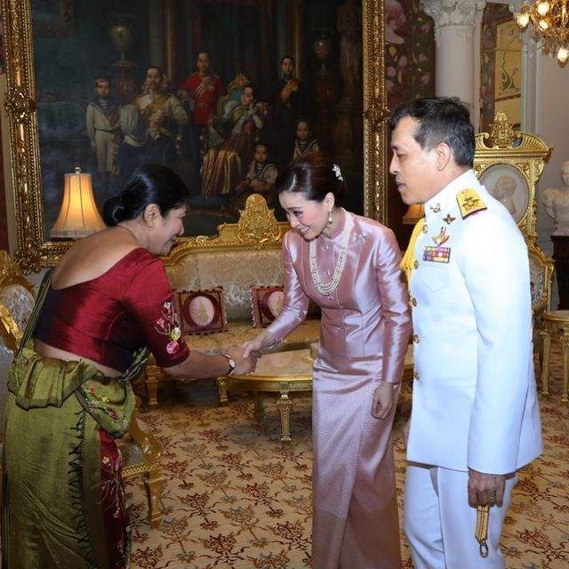 诗妮娜|苏提达连发四连拍美照心情大好！穿粉色太显嫩，诗妮娜还是没能赢