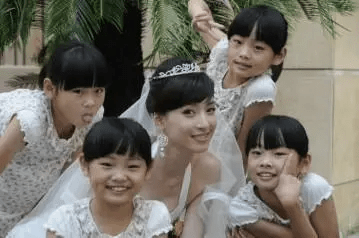 赵本山|她是赵家班“最美弟子”,却被传出与赵本山绯闻,资源悬崖式下跌