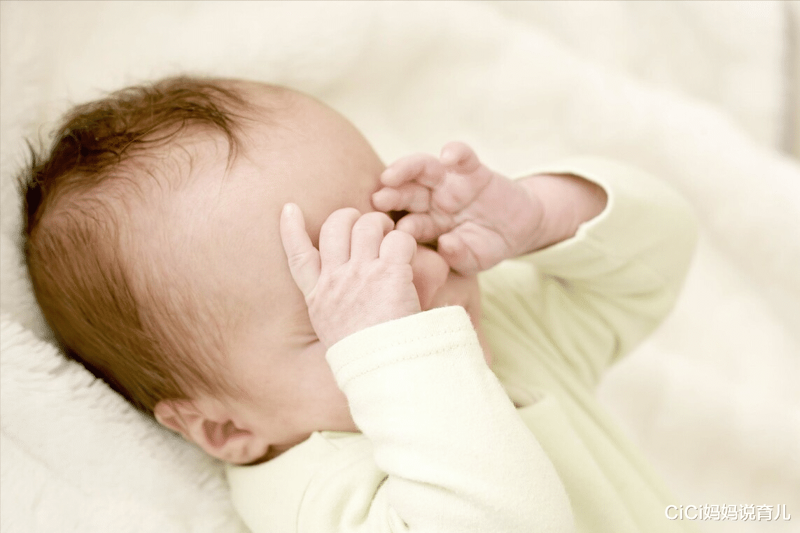 CiCi妈妈说育儿|10个月的宝宝每天晚上哭醒一次？与其温柔安抚，不如“狠下心来”
