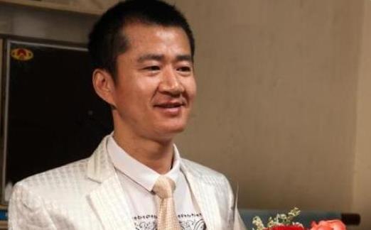 李嘉明|他出演过多部经典，却被拖欠片酬，父亲患癌等钱救命竟不敢说