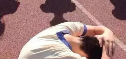 “玫瑰少年”因举止像女生,被同学扒掉裤子验身,15岁结束生命