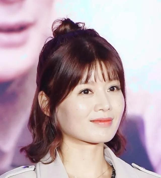 程愫|演员程愫,离婚后逆袭当院长,独自抚养儿子6年