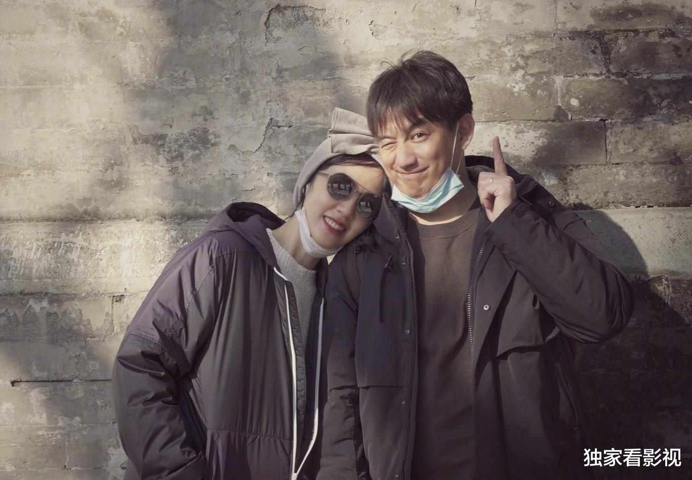 黄晓明|明星家庭晒新年全家福：陈小春王祖蓝二胎曝光，黄晓明夫妇很意外