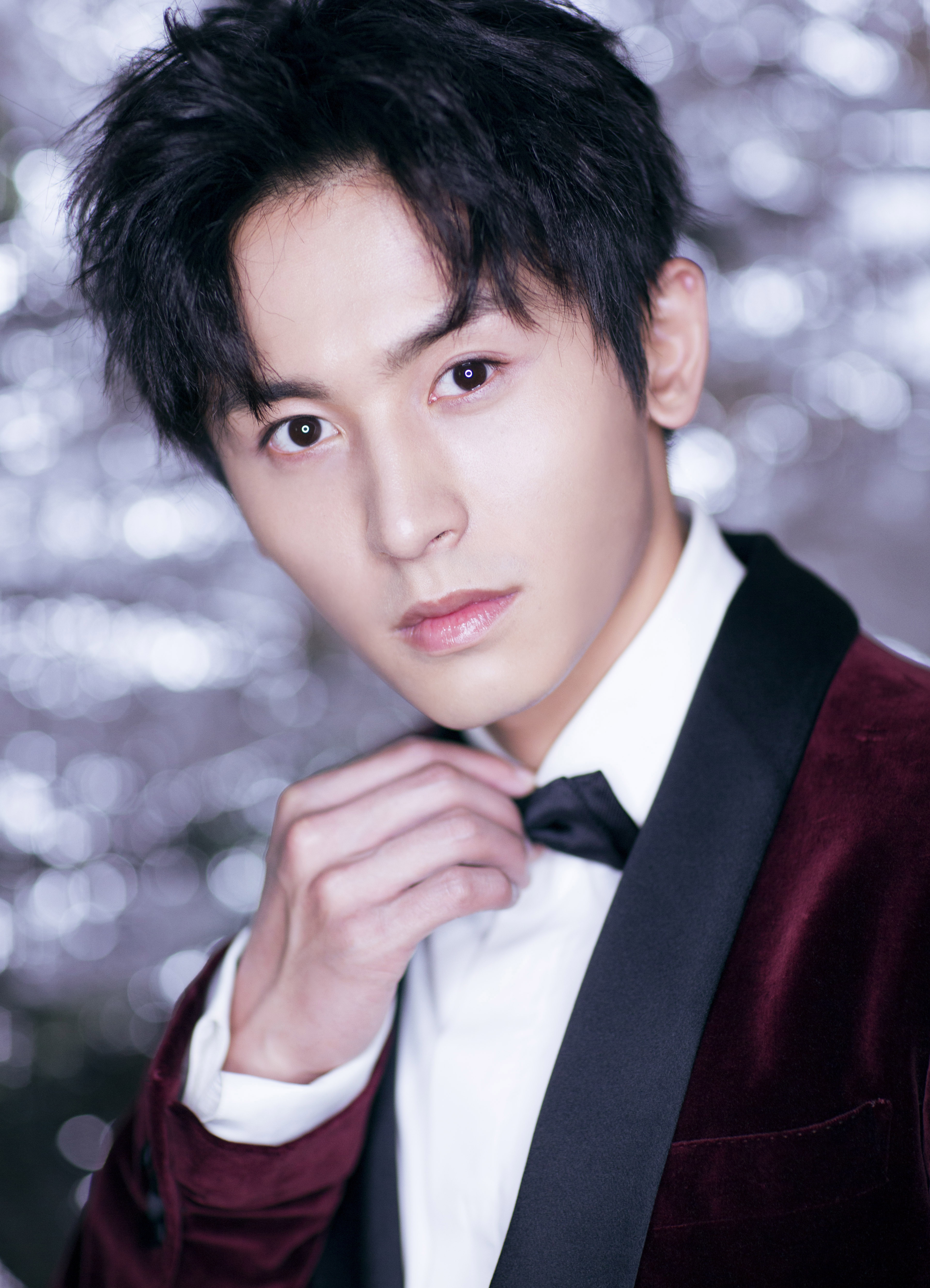 张哲瀚|赵薇捧红的顶流倒了？张哲瀚连掉十个代言，现在他说什么也没用！