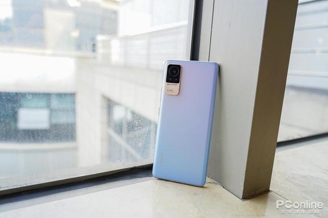 荣耀|曲屏的手感究竟有多爽？这三款高颜值手机告诉你