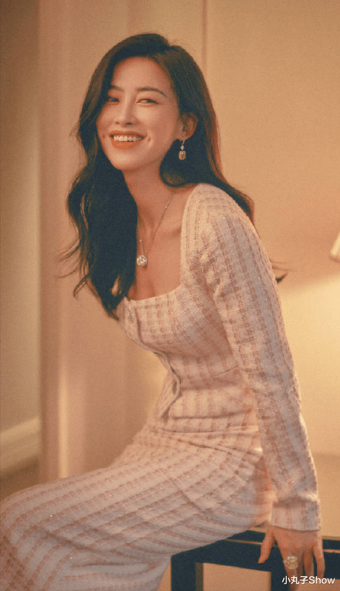 朱珠|产后修复成功！名媛朱珠刚生完娃就恢复魔鬼身材，女儿正面照曝光