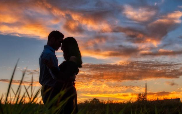 梦缘易八字命理|夫妻命局多合害，夫妻感情淡薄，美满的婚姻，都是互相理解的