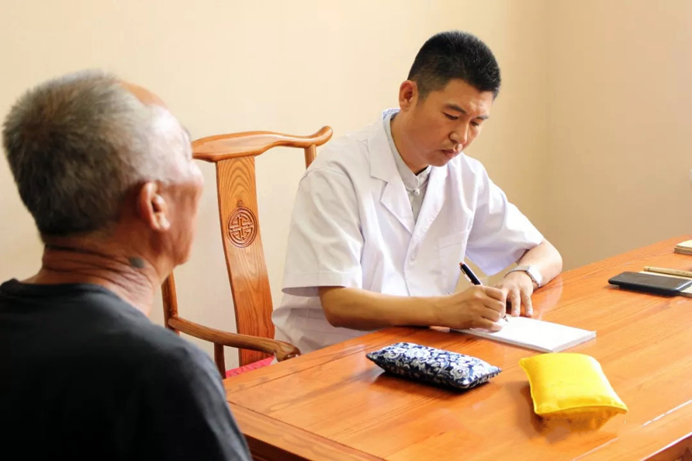 张医生科普|老年人睡觉半夜腿经常抽筋是怎么回事？是缺钙吗？医生：小心这2种病