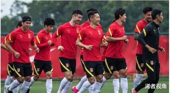 中國(guó)足協(xié)|上午9點(diǎn)！中國(guó)足協(xié)做出爭(zhēng)議決定，引來(lái)球迷集體吐槽：人菜事還多