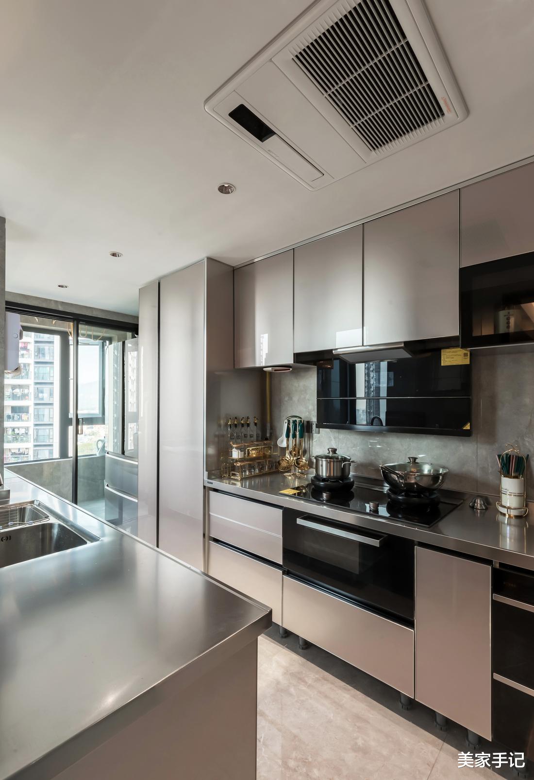 这是我见过最高级的家，巧用黑白灰，装出大宅范，太惊艳了！晒晒