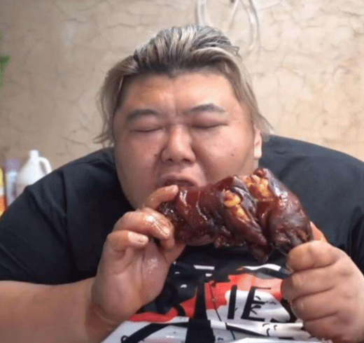 白冰|坐拥600万粉男吃播，以探店为由拒绝买单，“白冰”无辜背锅