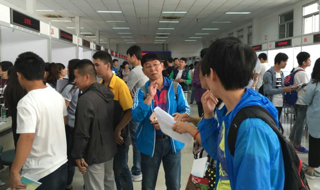 左晖|开不出工资?印度大使馆招聘:中国人、懂英语月薪4500