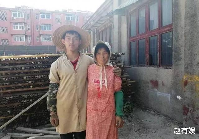 赵有娱 2年前，林万东还在工地上搬砖，清华录取通知书已经邮到他家了