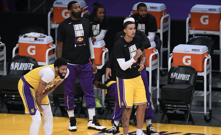 湖人队|结束了！湖人2-4太阳，布克狂轰47分，詹姆斯空砍29+9+7