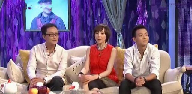 吴刚|吴刚和妻子:从校服到婚纱,一件23块钱衣服,包裹捂热的往后余生