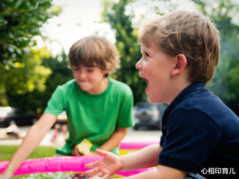 心相印育儿|婴儿呛奶你了解多少？急救法要学会