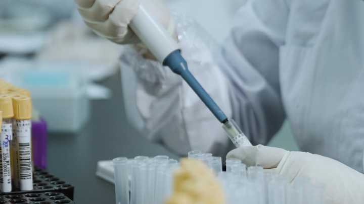 抗体 能对付全部冠状病毒的“万能抗体”被发现，专家感慨称曙光来临