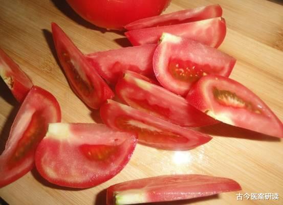 西红柿|胃不好不能吃西红柿？医生指出：不止西红柿，这3种食物也伤胃，要少吃